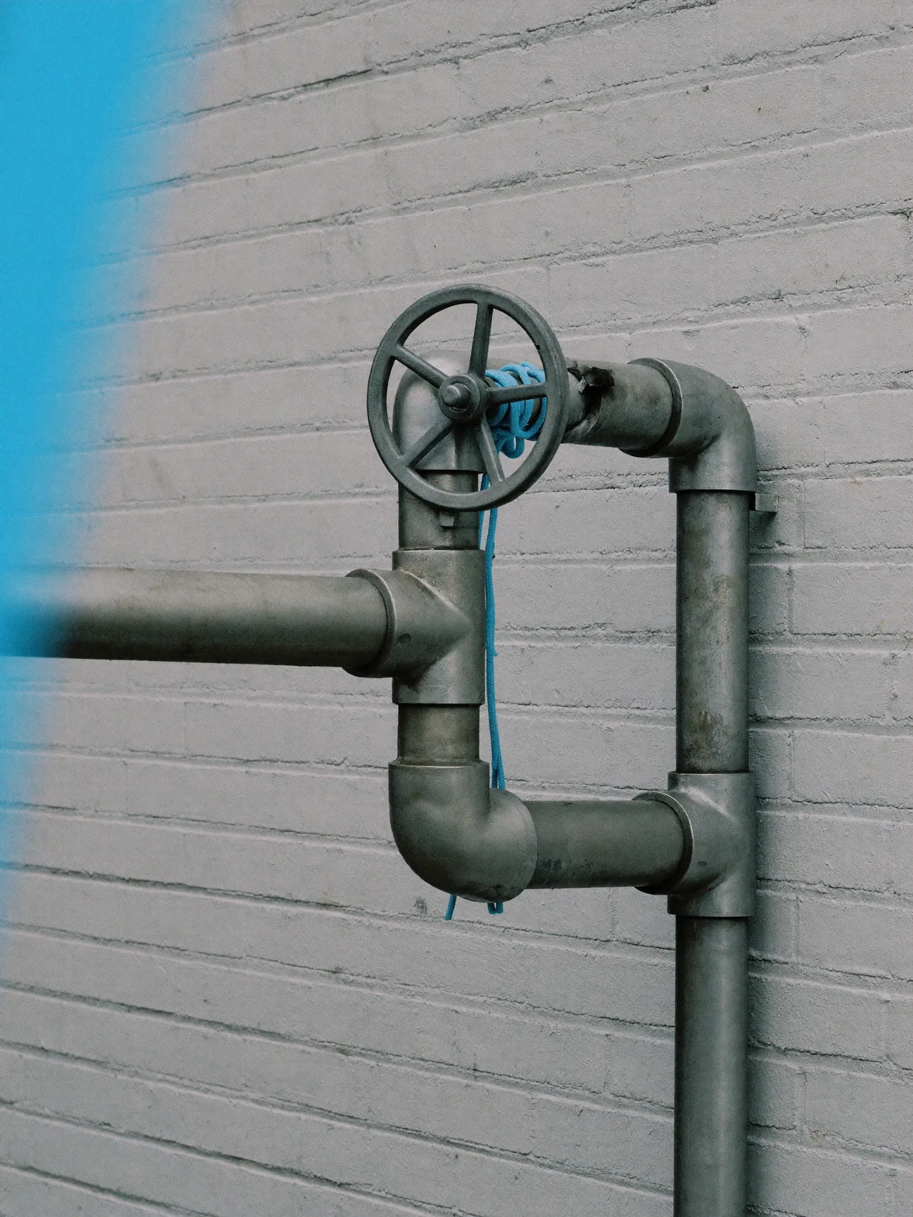 One shut valve upstream dries both branches.