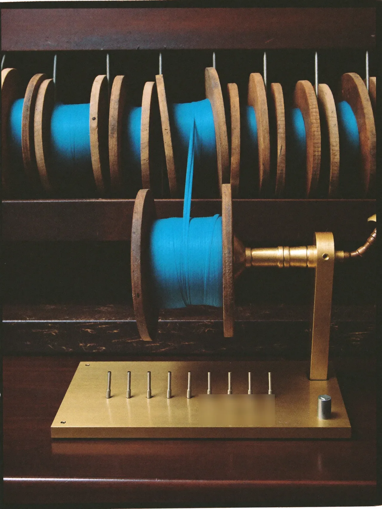 The selector picks one spool; the rest wait on its signal.